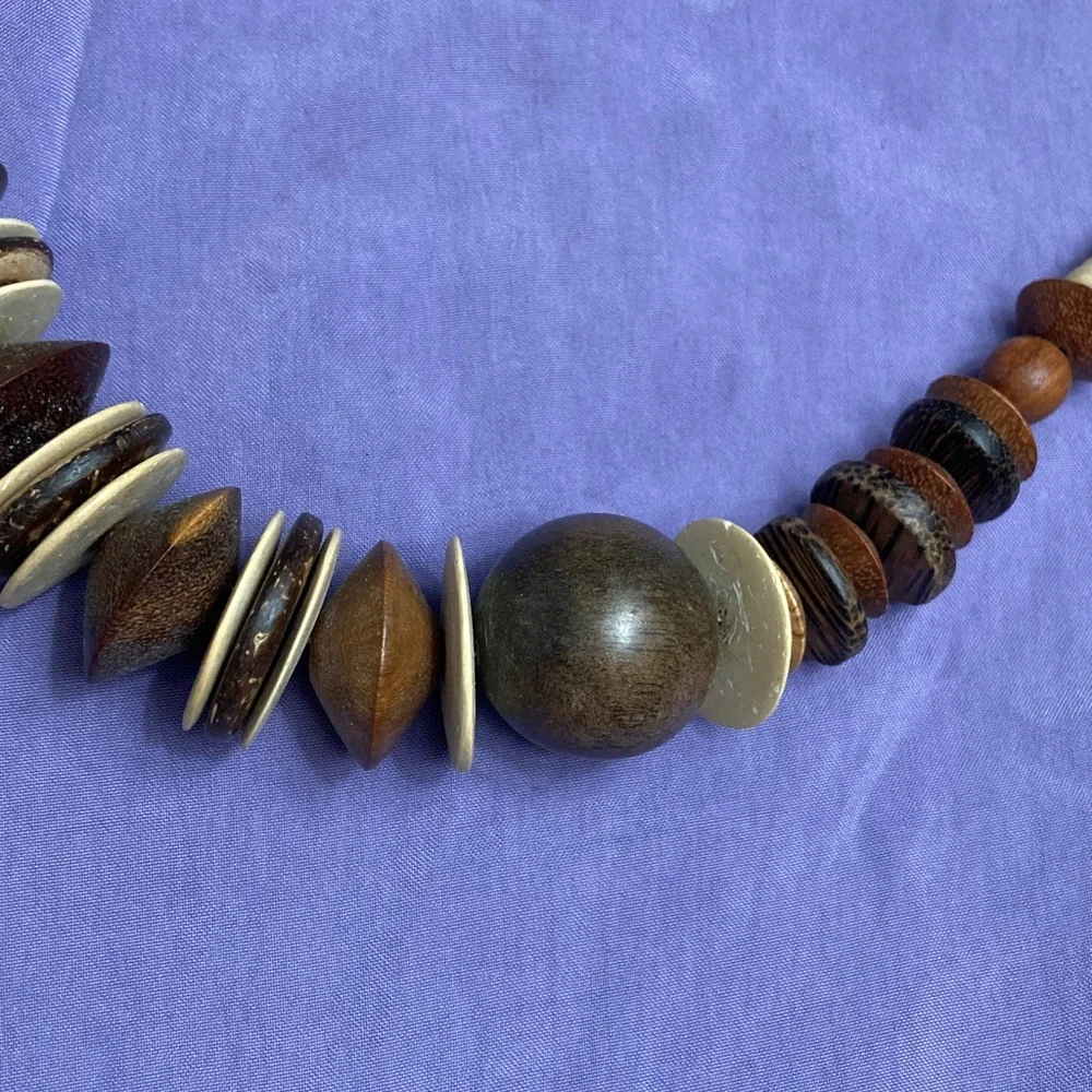Vtg Boho Artsy Wood Bead and Disk Necklace + Earrings Set (80’s) - Picture 4 of 7